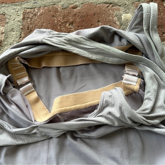 Lululemon Twist Back Tank Women's size 6 Built in bra Light Purple - Picture 10 of 16